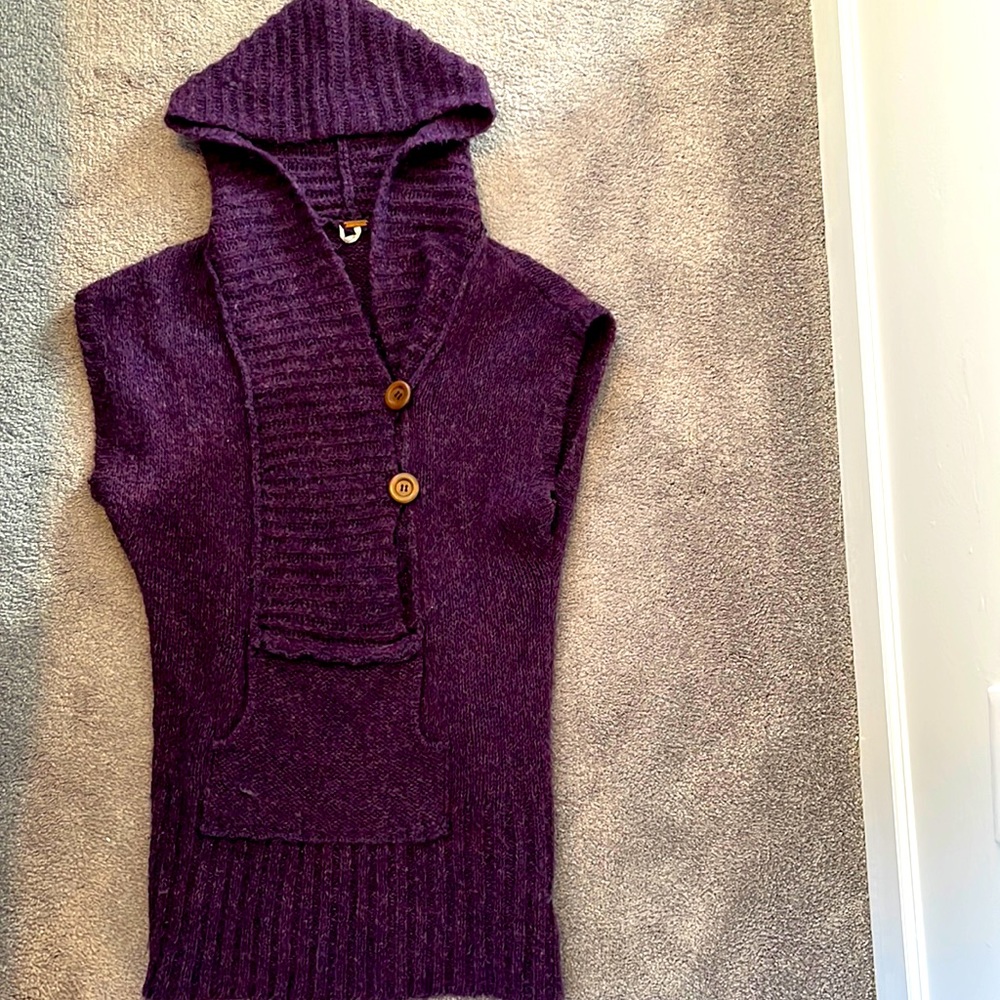 FREE PEOPLE sleeveless sweater with hood. Only worn 2x